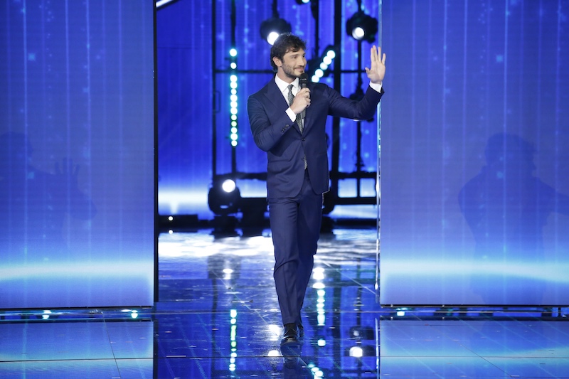 tv-show-amici-2021---immagini-5-foto_ingresso_STEFANO_DE_MARTINO.jpg