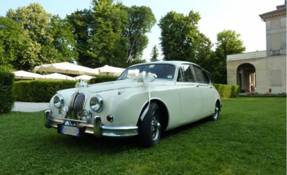 automobile-jaguar---immagini-noleggio-auto-classica-jaguar-mk2_classic-car-hire-jaguar-mk2_anteprima.jpeg