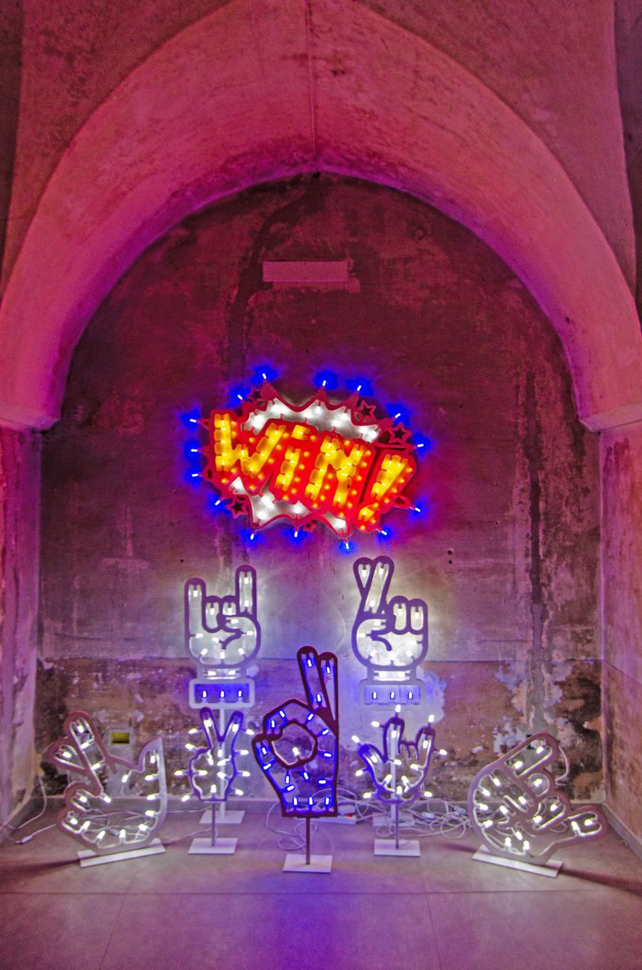 mostra---parma-360-festival-2021-della-creativita-contemporanea---immagini-David_Cesaria,_Win,_2019,_legno_con_luci_led,_dimensioni_variabili.jpg