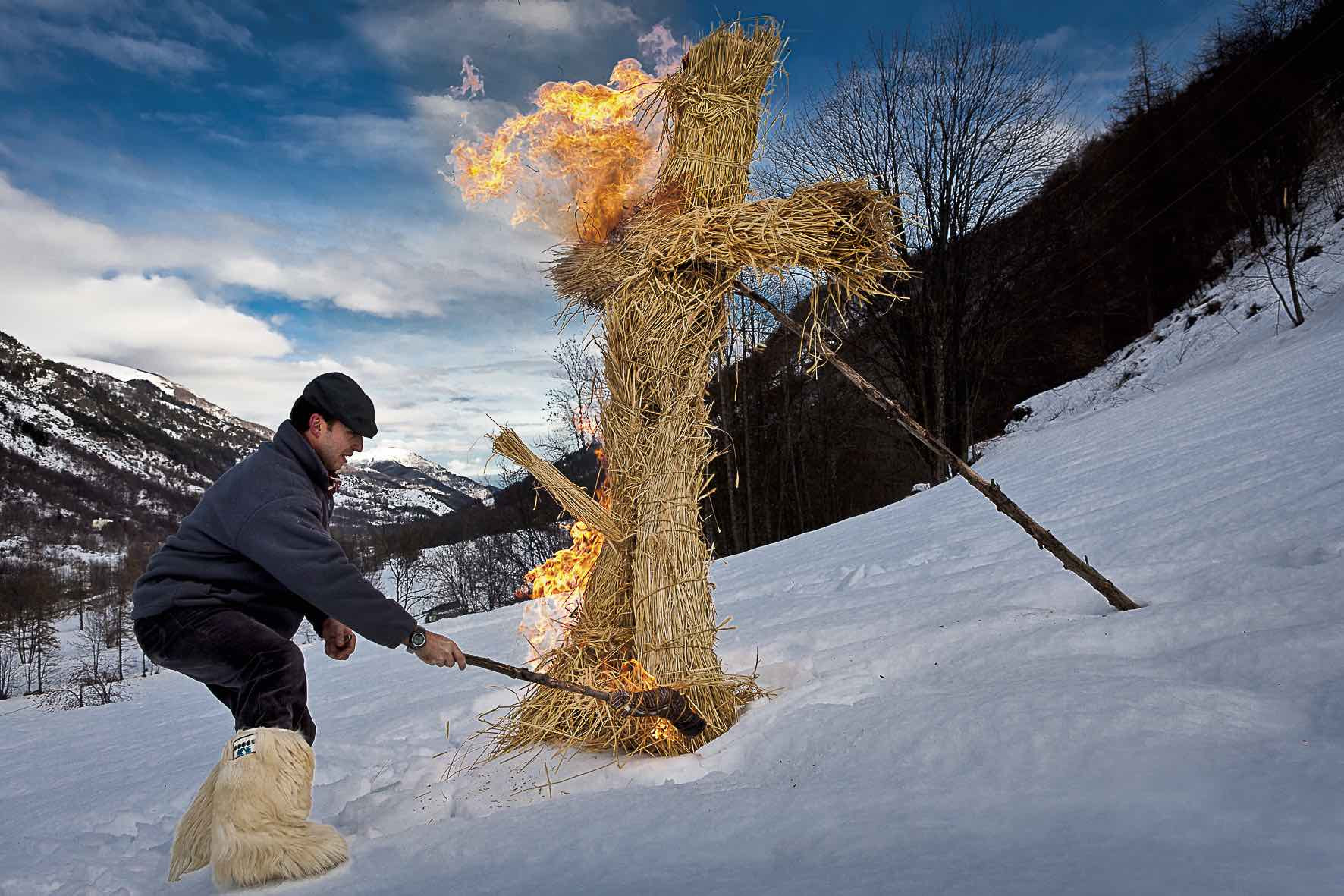 mostra-bolzano---alpimagia-riti--leggende-e-misteri-dei-popoli-alpini-di-stefano-torrione---immagini-mostra-bolzano---alpimagia-riti--leggende-e-misteri-dei-popoli-alpini-di-stefano-torrione---immagini_(2).jpg