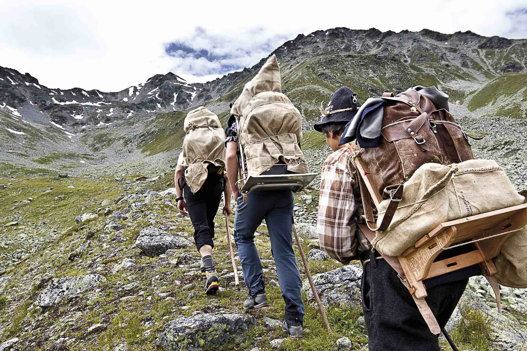 mostra-bolzano---alpimagia-riti--leggende-e-misteri-dei-popoli-alpini-di-stefano-torrione---immagini-mostra-bolzano---alpimagia-riti--leggende-e-misteri-dei-popoli-alpini-di-stefano-torrione---immagini_(7).jpg