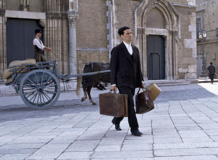mostra-napoli----troisi-poeta-massimo----immagini-Le_vie_del_Signore_sono_finite_-_Archivio_Appetito.jpg