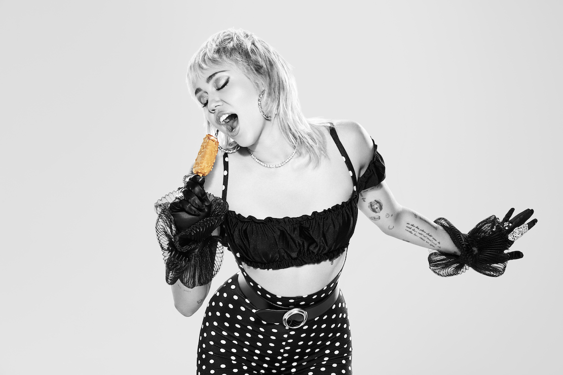 miley-cyrus-MagnumxMiley_ShowYourLayers_3.jpg