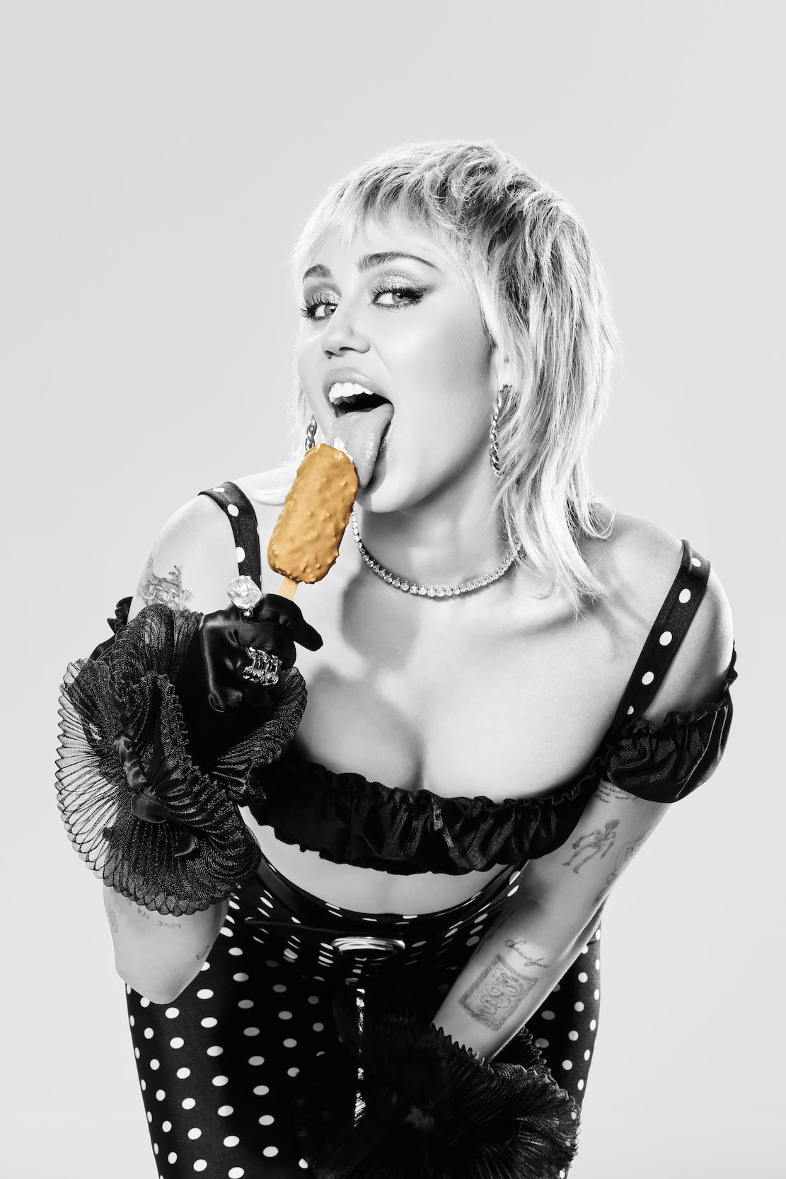 miley-cyrus-MagnumxMiley_ShowYourLayers_4jpg.jpg