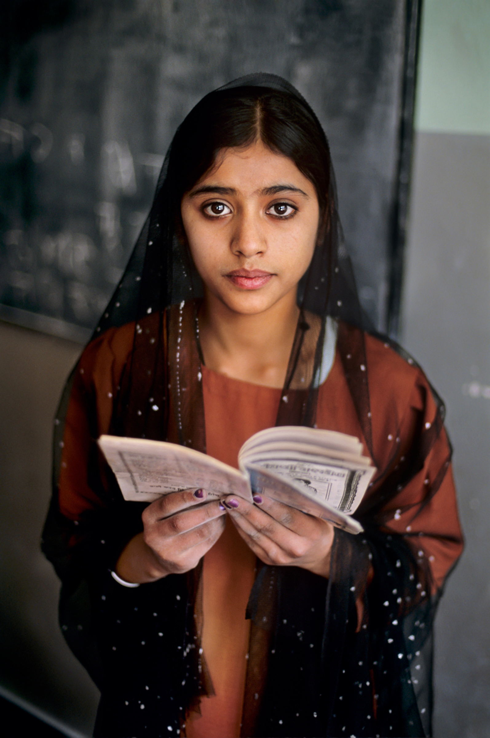 mostra-bari---steve-mccurry--leggere---immagini-Immagine_guida.jpg