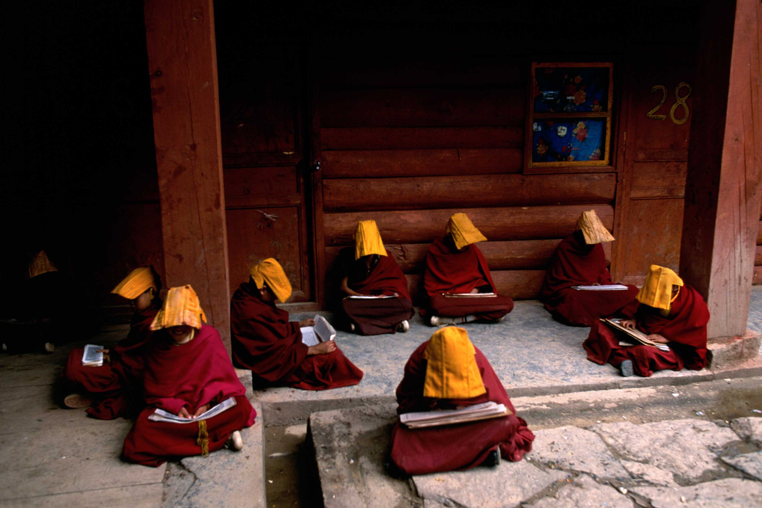 mostra-bari---steve-mccurry--leggere---immagini-_Teatro_Margherita_leggere_mostra_steve_mccurry_(7).jpg