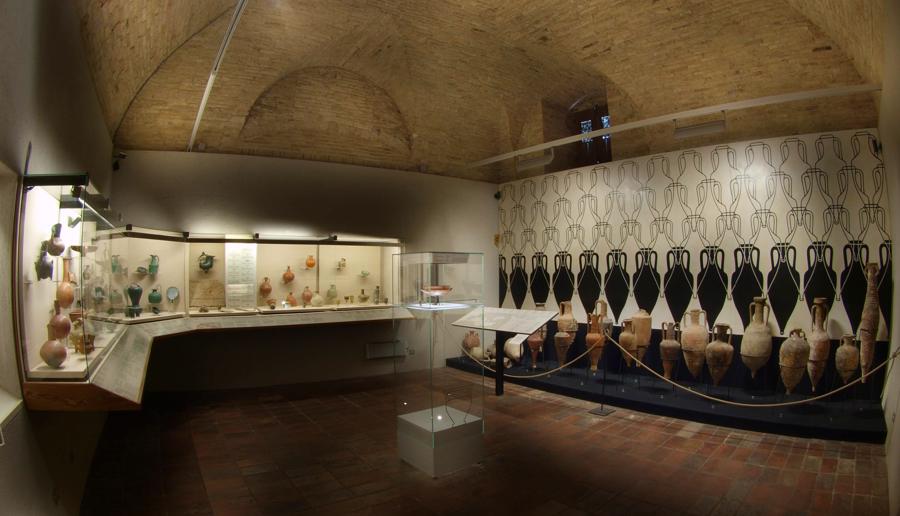 dante-alighieri-libri-1._MUVIT_Wine_Museum,_Lungarotti_Foundation,_Torgiano_(PG)_-_Room_I,_The_origins_of_viticulture._Wine_consumption_and_trade_around_the_Mediterranean,_general_view.jpg