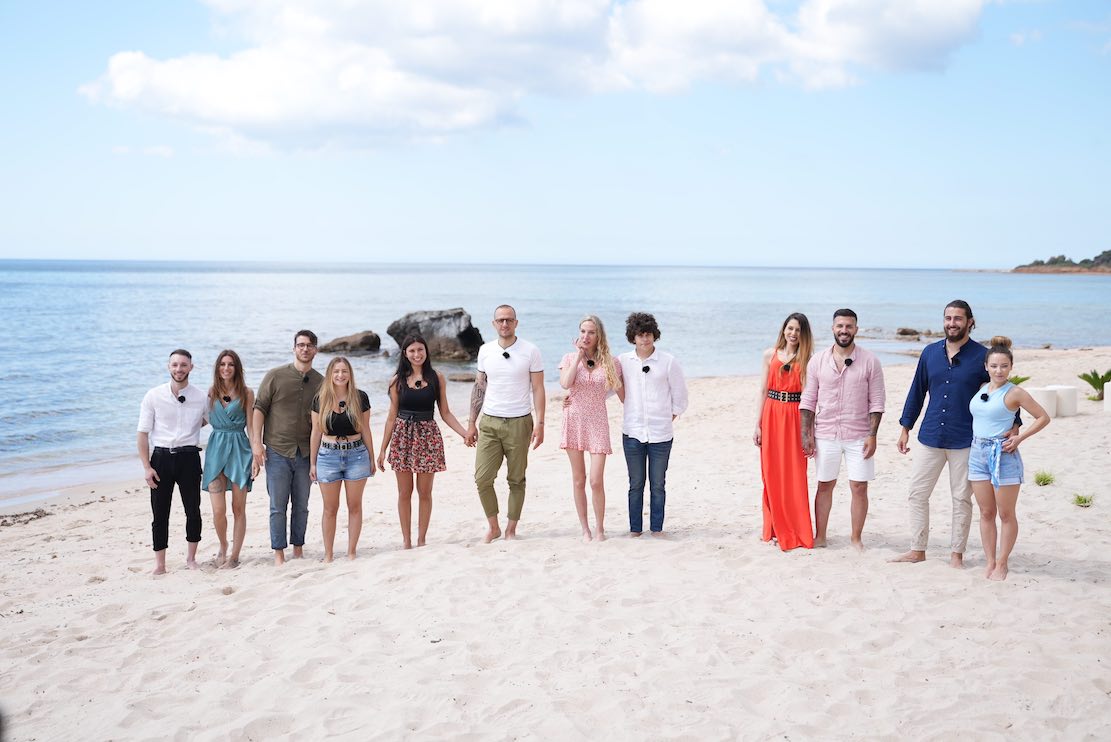 tv-show-temptation-island-nip-2021---immagini-streaming-mediasetinfinity-L'ARRIVO_IN_SPIAGGIA_DELLE_COPPIE_DI_TEMPTATION_ISLAND_08415.jpg