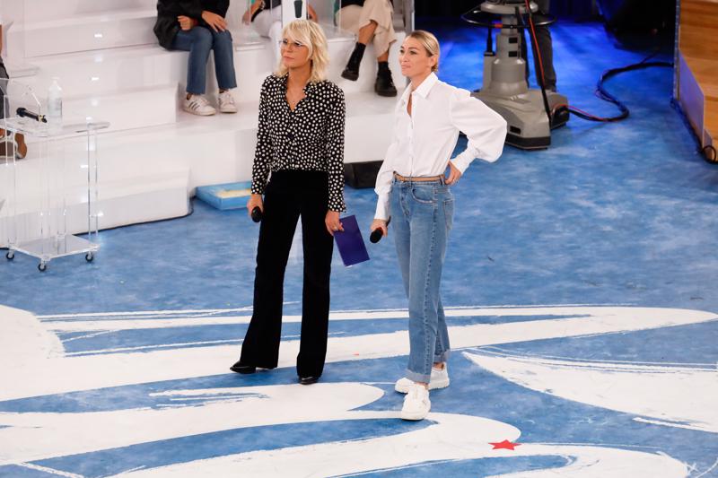tv-show-amici-2021-2022---immagini-concorrenti-vincitore-streaming-mediasetplay-MARIA_DE_FILIPPI_ED_ELEONORA_ABBAGNATO_01.JPG