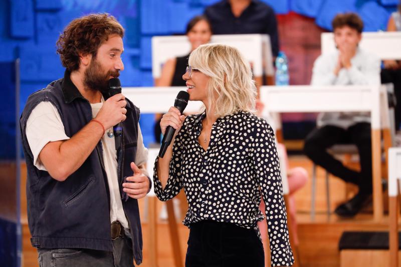 tv-show-amici-2021-2022---immagini-concorrenti-vincitore-streaming-mediasetplay-MARIA_DE_FILIPPI_E_TOMMASO_PARADISO_01.JPG