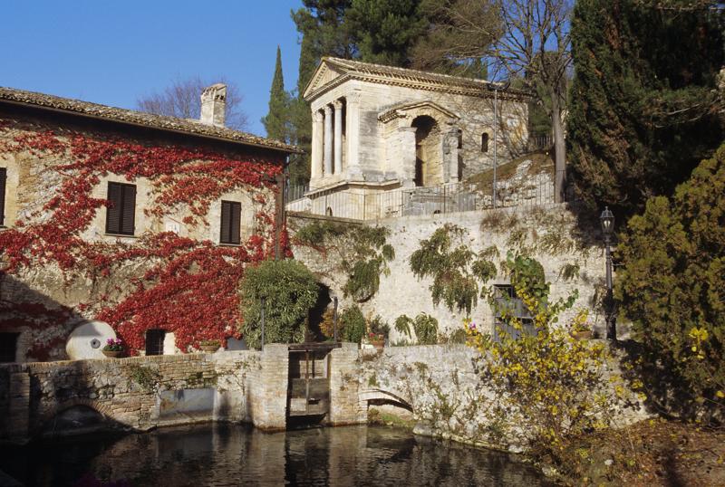 mostra--foggia---longobardi-in-italia---immagini-Campello_sul_Clitunno_Tempietto.jpg