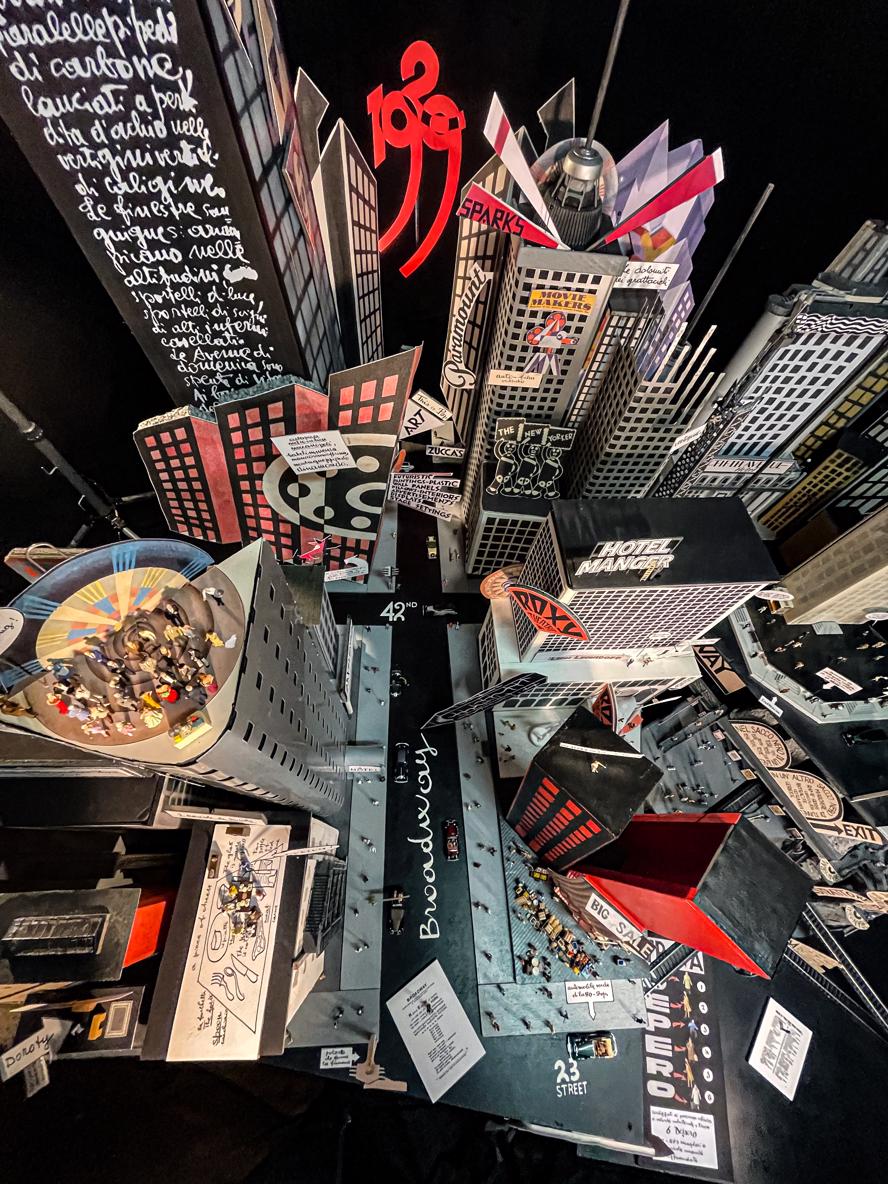 mostra-trento-e-rovereto---depero-new-depero----immagini-17_Gaetano_Cappa,_1929_Drama,_2020,_Istituto_Barlumen_Bardolino.jpg
