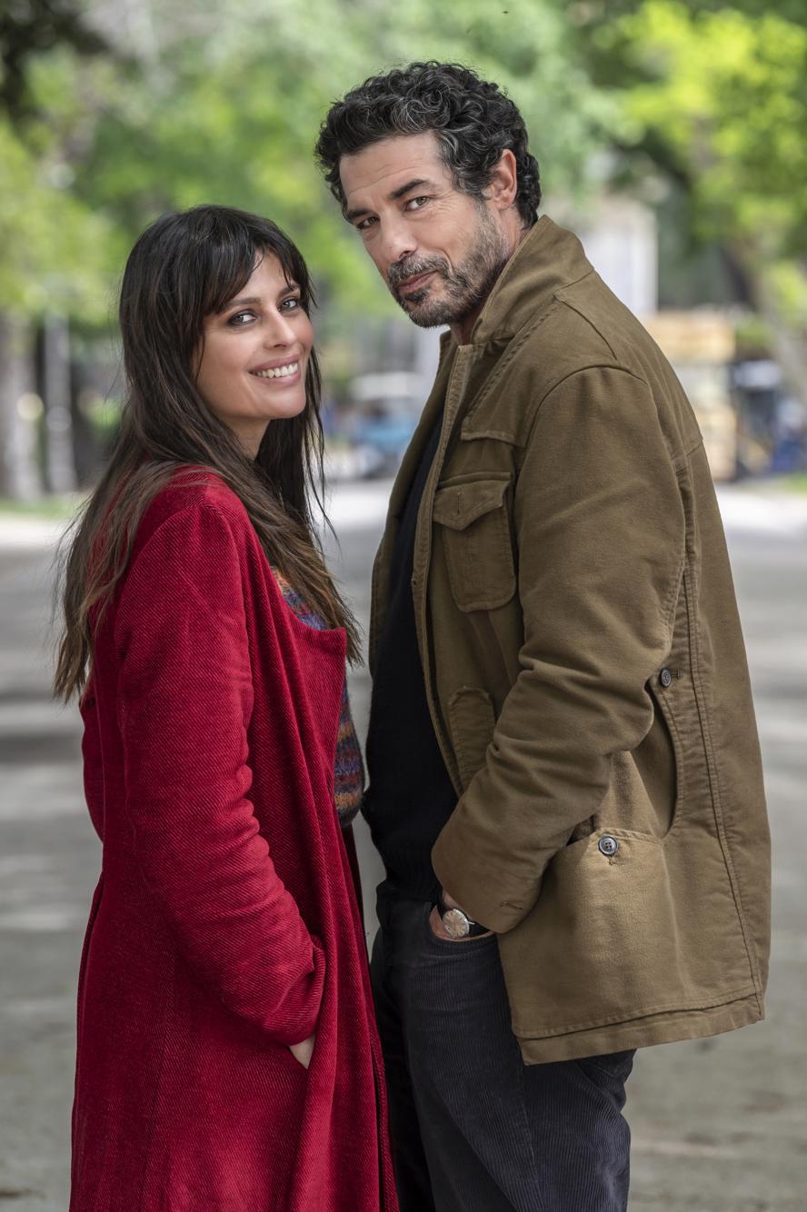 serie-tv-un-professore-Un_Professore_Claudia_Pandolfi_(Anita),_Alessandro_Gassmann_(Dante)_credits_obbligatori_Banijay_Studios_Italy,_foto_di_Anna_Camerlingo.jpg