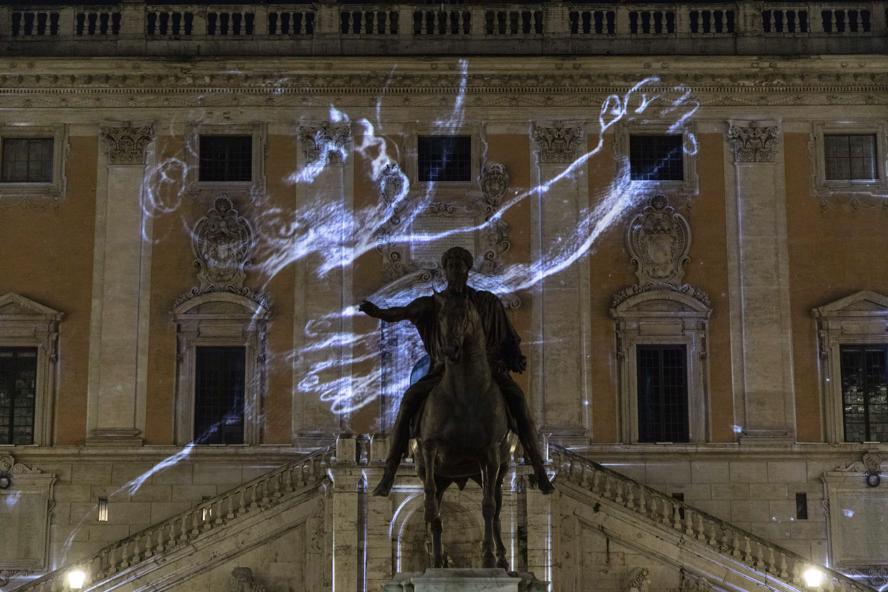 mostra-roma---videomapping-piazza-navona-e-campidoglio---immagini-PROIEZIONI_PIAZZA_CAMPIDOGLIO_(6).JPG