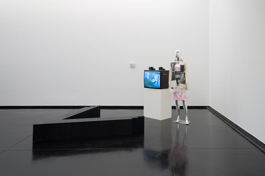roma-culture---immagini-MACRO_PALESTRA_2_Anna_Sophie_Berger_and_Teak_Ramos_ph.TimothyKelly.jpg