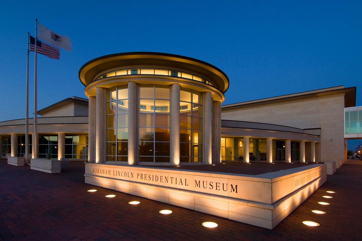 the-abraham-lincoln-presidential-library-and-museum-the-abraham-lincoln-presidential-library-and-museum_(4).jpg