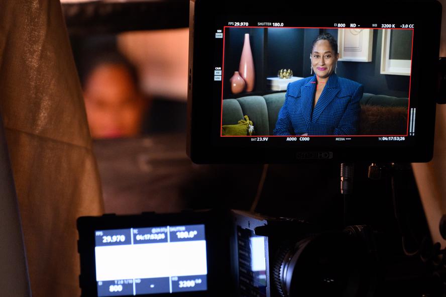 academy-awards---oscars-2022---immagini-Tracee_Ellis_Ross_co-hosts_the_announcement_of_nominees_for_the_94th_Annual_Academy_Awards.jpg