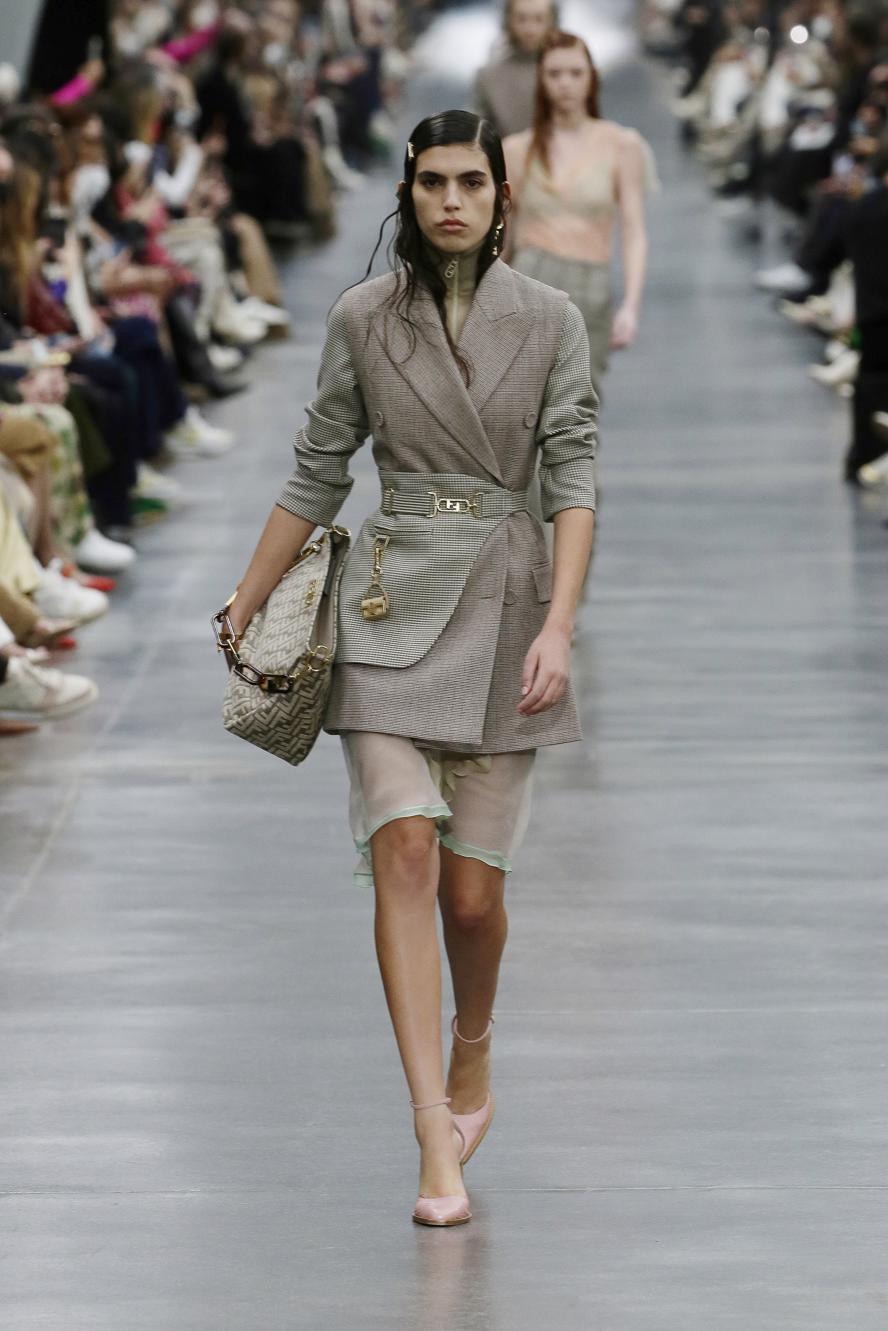 milano-fashion-week--collezione-autunno-inverno-2023-16_FENDI_WOMEN_FW_22-23.JPG