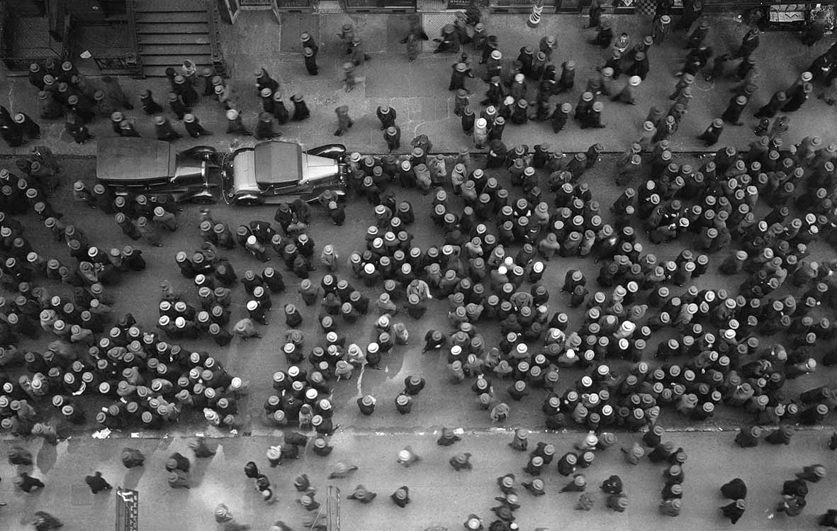 Play Street, New York, 1930. © Images by Margaret Bourke-White. 1930 The Picture Collection Inc. All rights reserved;