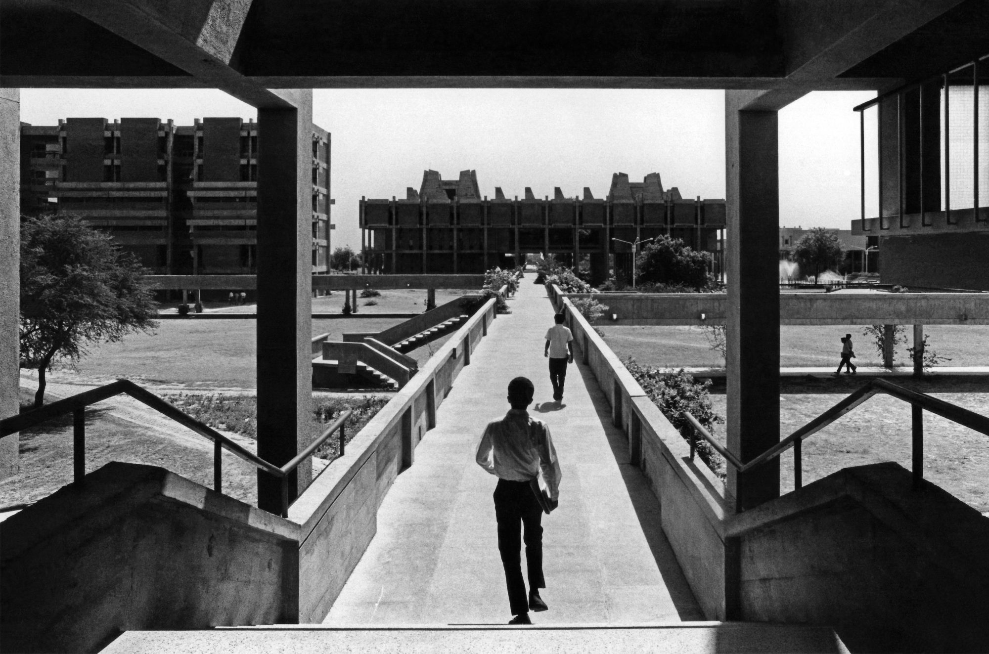 Indian Institute of Technology (IIT), Kanpur, India. 1959–66. Kanvinde & Rai (est. 1955). Architect: Achyut Kanvinde (1916–2002). Engineer: Shaukat Rai (1922–2003). Walkways linking major buildings. Kanvinde Archives