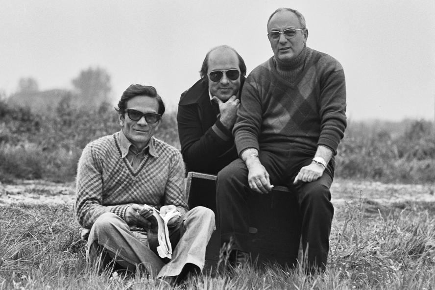pierpaolo-pasolini-film---immagini-Cinemazero_-_Pasolini,_Ferretti,_Delli_Colli_sul_set_di_Salo'_-_1975_-_foto_di_Deborah_Beer_©_Cinemazero_Images,_Pordenone_–_Italy.jpg