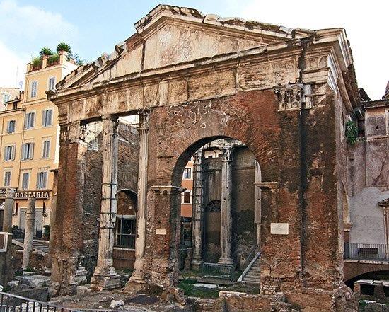 roma-culture---immagini-Luce_Archeologia_portici_a_Roma_il_portico_d'Ottavia.jpg