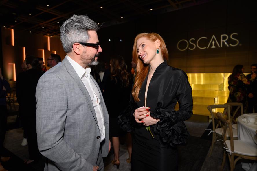 academy-awards---oscars-2022---immagini-94th_Oscars®_nominees_Niv_Adiri_and_Jessica_Chastain.jpg