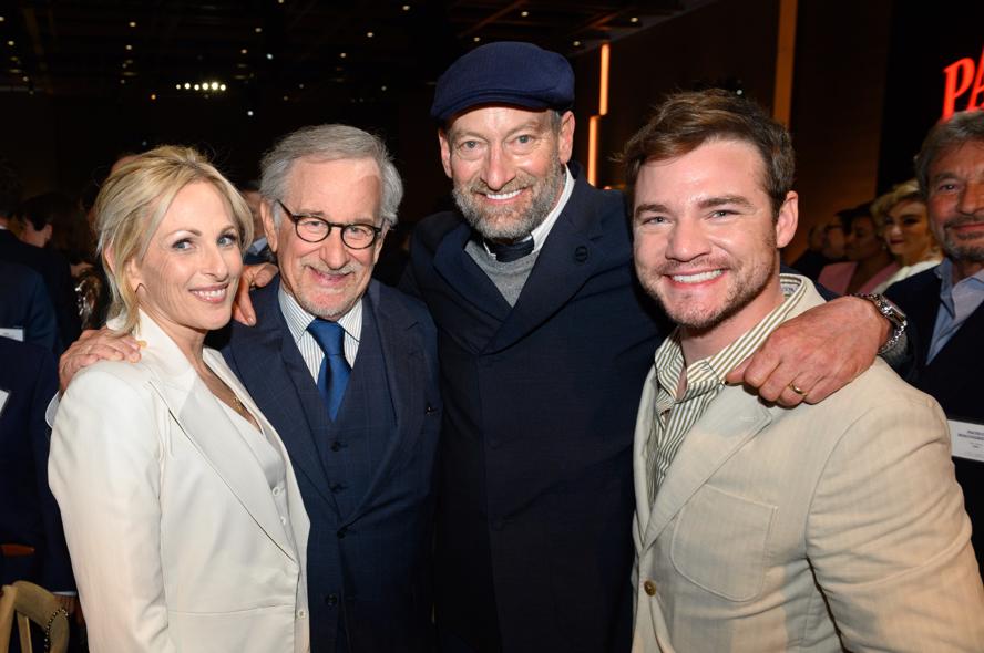 academy-awards---oscars-2022---immagini-94th_Oscars®_nominees_Steven_Spielberg_(2nd_from_L)_and_Troy_Kotsur_(2nd_from_R)_with_Marlee_Matlin_(far_L)_and_Daniel_Durant_(far_R).jpg