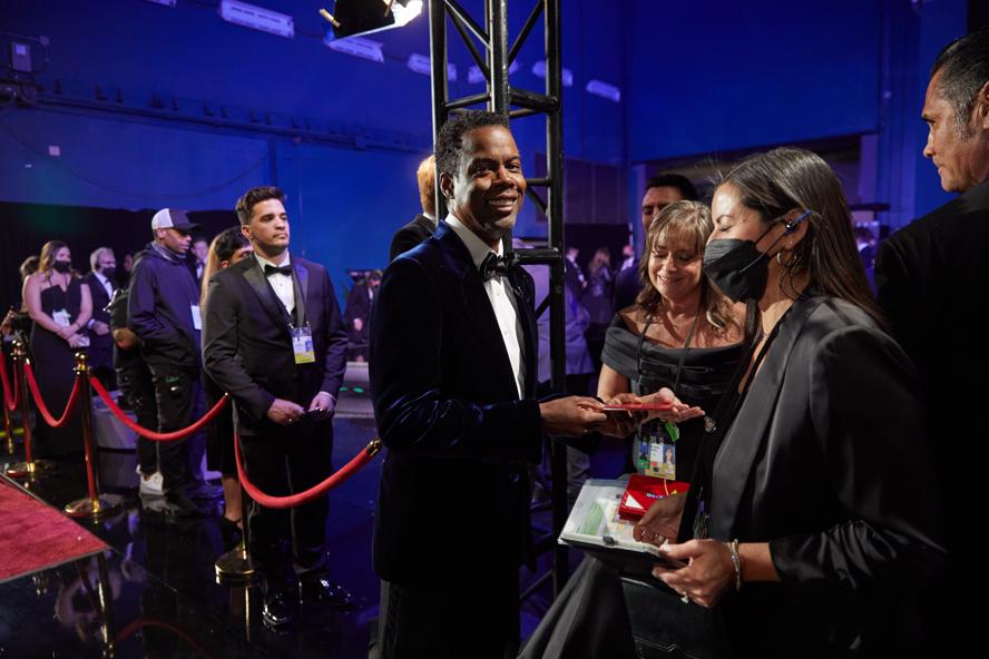 oscar-2022---academy-awards---backstage---immagini-Chris_Rock_backstage_at_the_live_ABC_telecast_of_the_94th_Oscars®_at_the_Dolby_Theatre_at_Ovation_Hollywood_in_Los_Angeles,_CA,_on_Sunday,_March_27,_2022..jpg