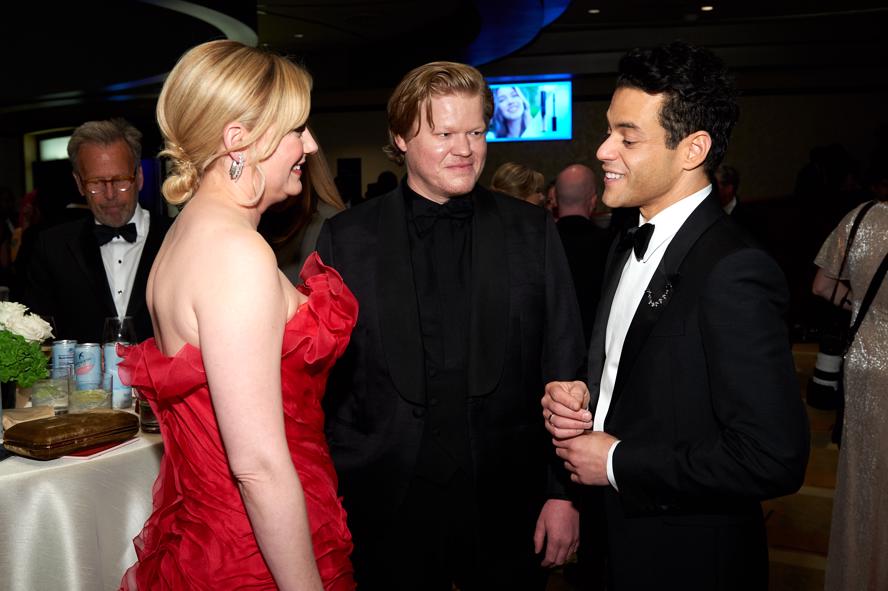 oscar-2022---academy-awards---backstage---immagini-Oscar®_nominees_Kirsten_Dunst,_Jesse_Plemons,_and_Rami_Malek_during_the_live_ABC_telecast_of_the_94th_Oscars®_at_the_Dolby_Theatre_at_Ovation_Hollywood_in_Los_Angeles,_CA,_on_Sunday,_March_27,_2022..jpg
