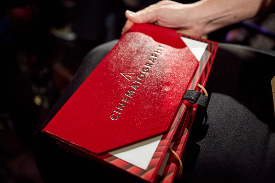 oscar-2022---academy-awards---backstage---immagini-The_winner’s_envelope_at_the_94th_Oscars®_at_the_Dolby_Theatre_at_Ovation_Hollywood_in_Los_Angeles,_CA,_on_Sunday,_March_27,_2022..jpg