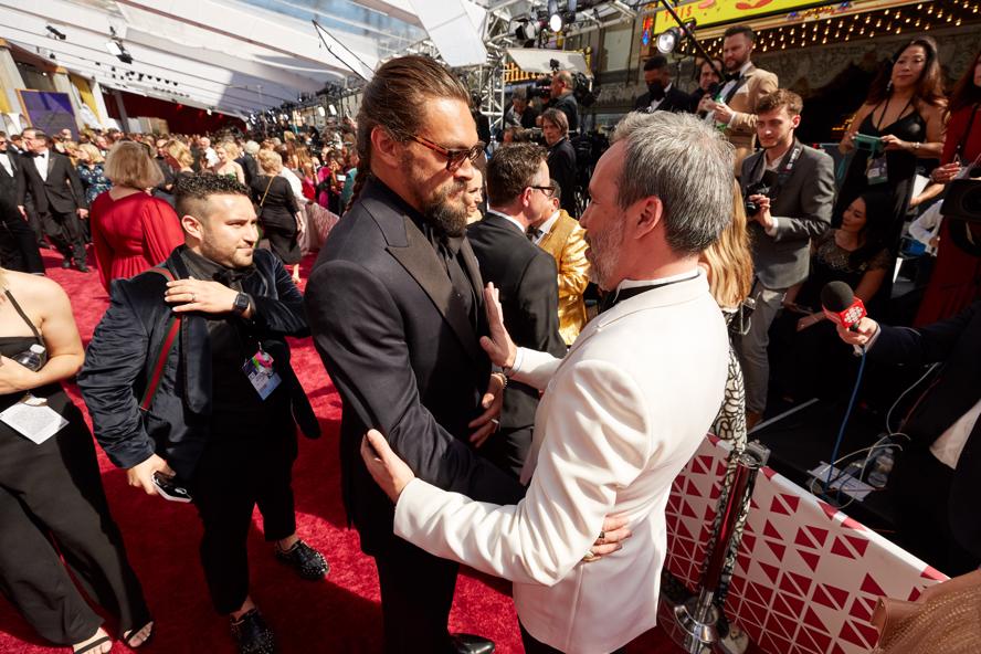 oscar-2022---academy-awards---red-carpet---immagini-Jason_Momoa_and_Oscar®_nominee_Denis_Villeneuve_arrive_on_the_red_carpet_of_the_94th_Oscars®_at_the_Dolby_Theatre_at_Ovation_Hollywood_in_Los_Angeles,_CA,_on_Sunday,_March_27,_2022..jpg
