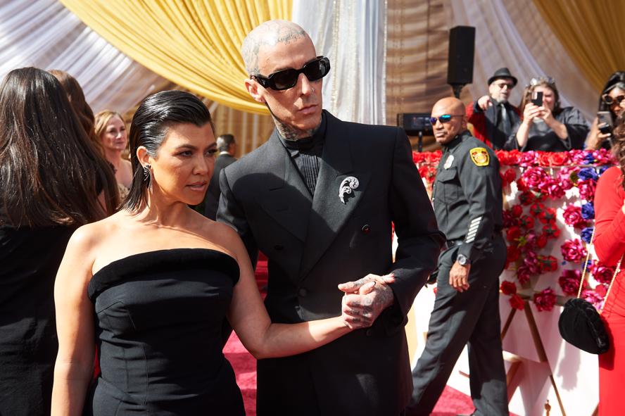 oscar-2022---academy-awards---red-carpet---immagini-Kourtney_Kardashian_and_Travis_Barker.jpg