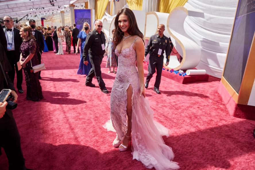 oscar-2022---academy-awards---red-carpet---immagini-Lily_James.jpg