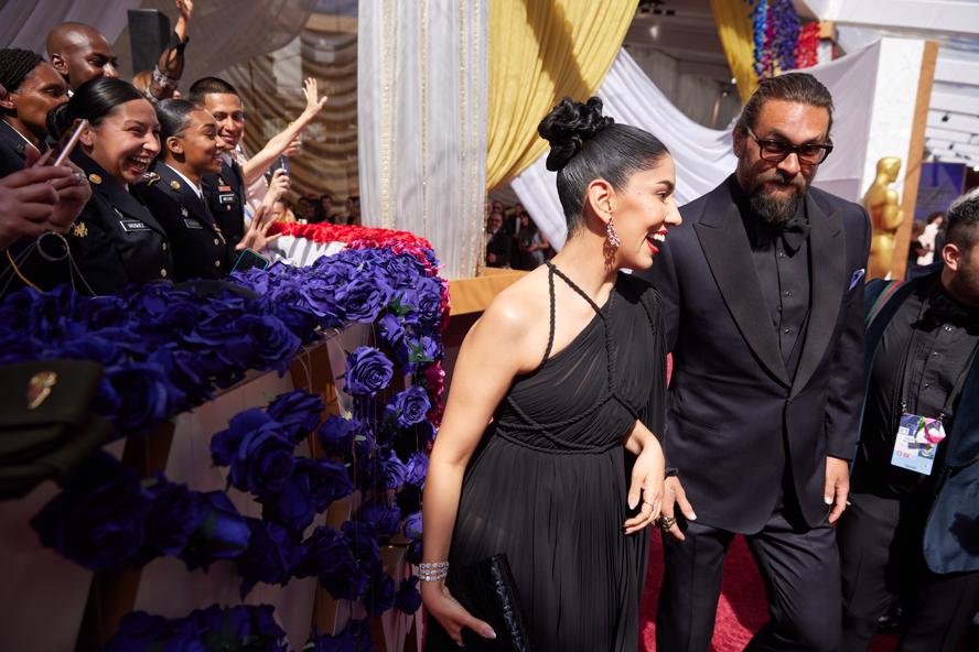 oscar-2022---academy-awards---red-carpet---immagini-Stephanie_Beatriz_and_Jason_Momoa.jpg