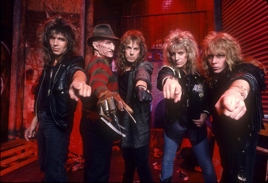 serie-tv-metal-and-monsters-Dokken_Full_Band_with_Freddy_Krueger_Credit-Neil_Zlozower.jpg