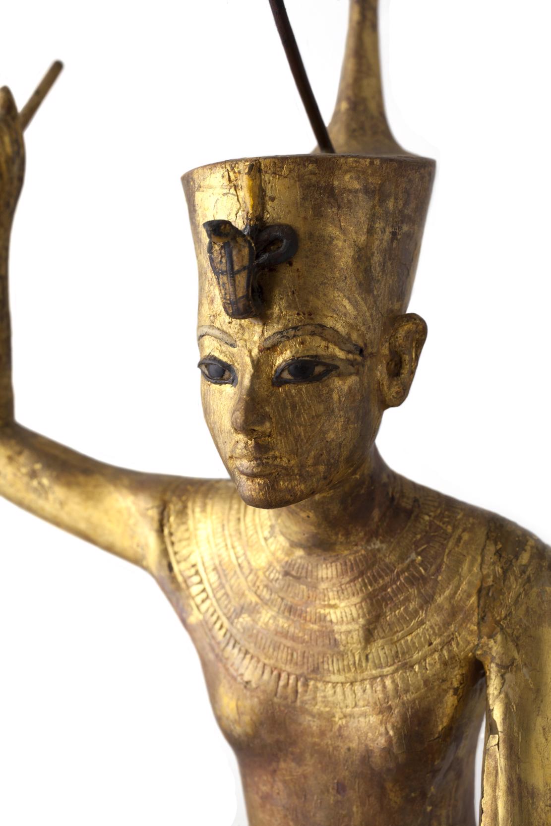 tutankhamon---immagini-Gilded_Wooden_Figure_of_Tutankhamun_on_a_Skiff,_Throwing_Harpoon_┬®Laboratoriorosso_Productions.jpeg