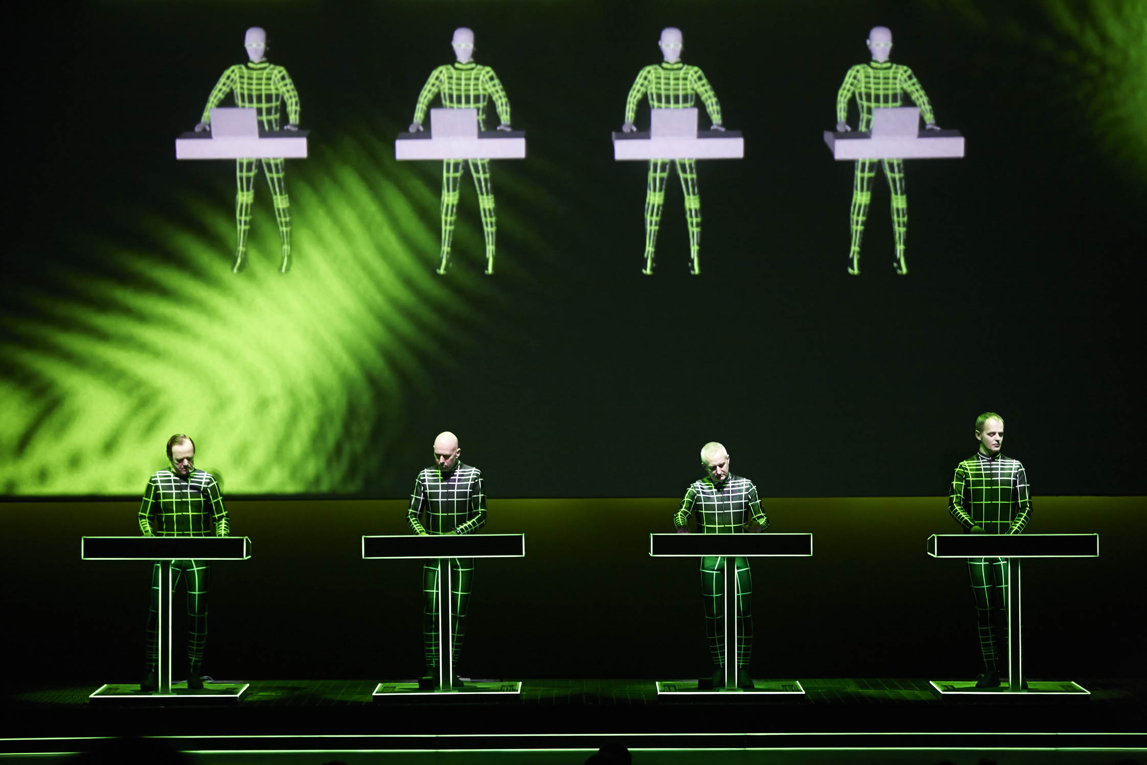 kraftwerk-album-e-tour---immagini-Kraftwerk_Press_Shot_7__-_Credit_Peter_Boettcher.jpg