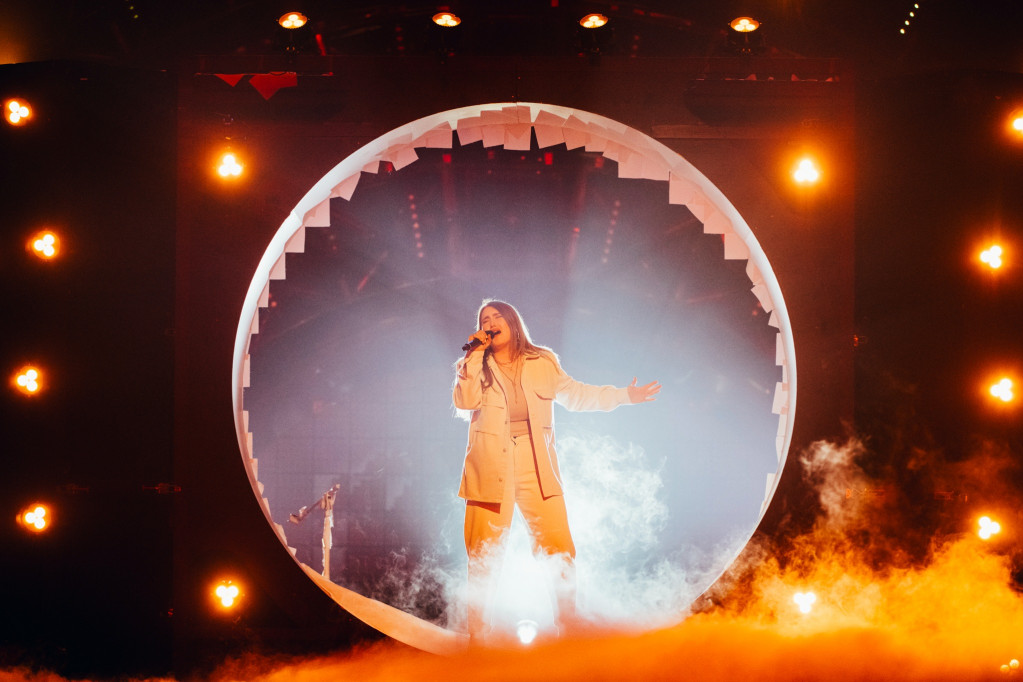 eurovision-2022---immagini-Armenia’s_Rosa_Linn_performing_at_the_Eurovision_Song_Contest_2022_Semi_Final_One_—_EBU-SARAH_LOUISE_BENNETT.jpg