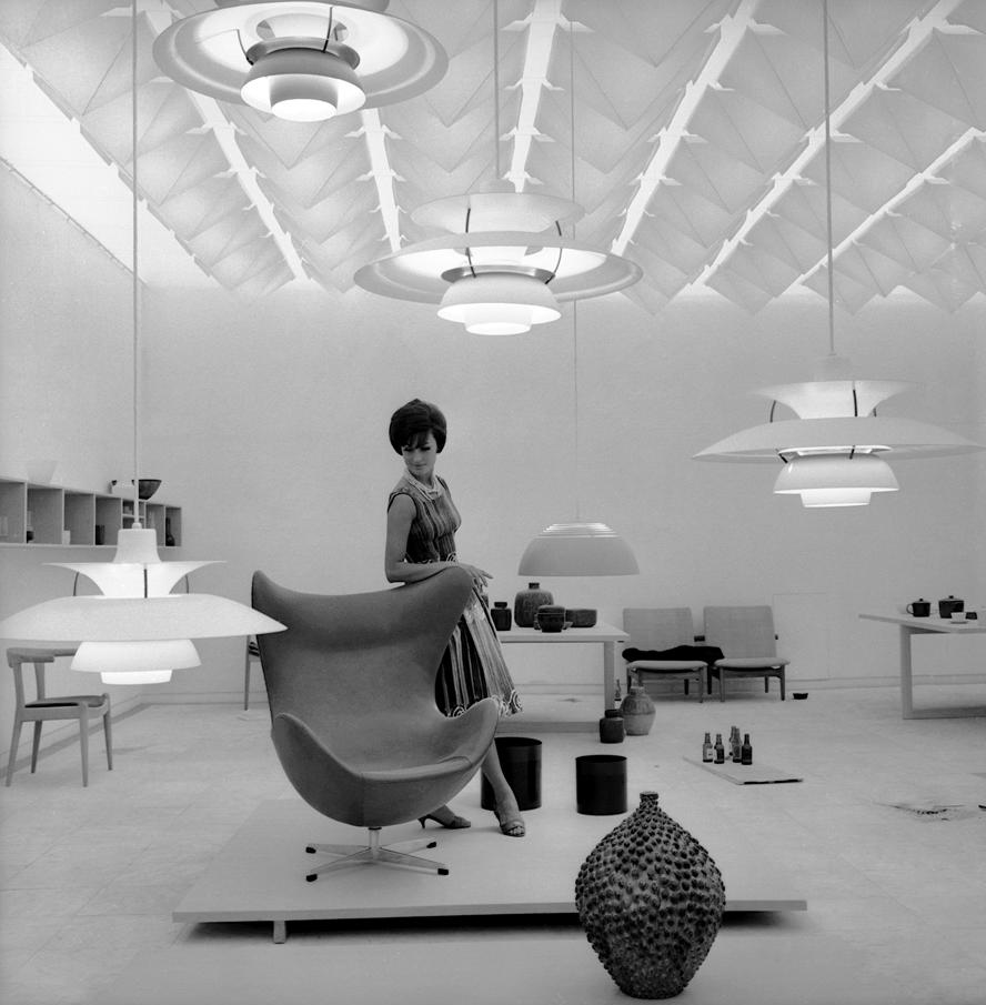 mostra-roma---gli-anni-interessanti.-momenti-di-vita-italiana.-1960-1975.----immagini-Milano,_Triennale_di_Design_1960._Farabola.jpg