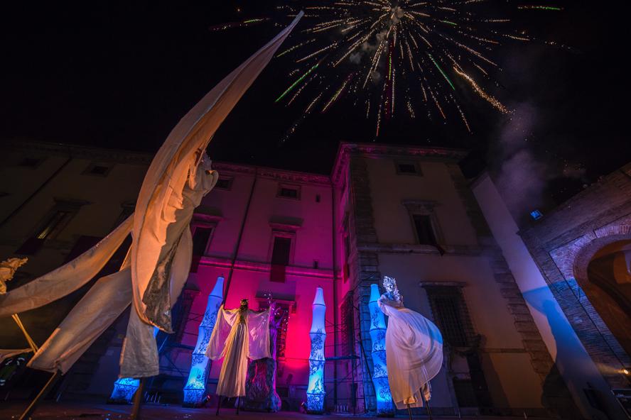 turismo----umbria-terni-acquasparta---immagini-Festa_del_Rinascimento_effetti_pirotcnici.jpg