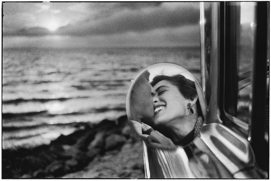 mostra-ancona----senigallia---icons-di-elliott-erwitt---immagini-USA._Santa_Monica,_California._1955._©Elliott_Erwitt.jpg