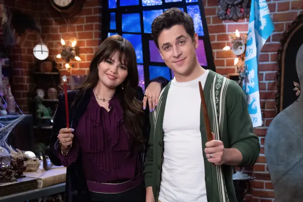 Serie tv comedy Wizards Beyond Waverly Place con Selena Gomez