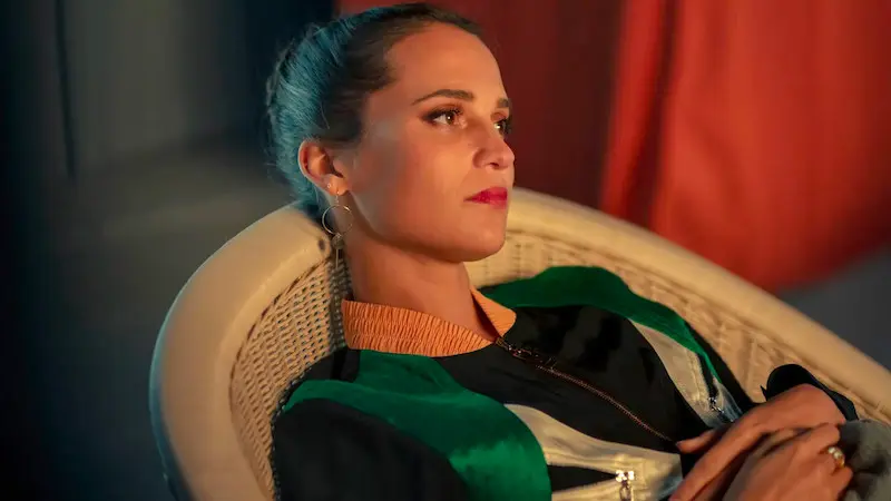 Film drama The Last Day, viaggio di riscoperta con Alicia Vikander e Victoria Pedretti