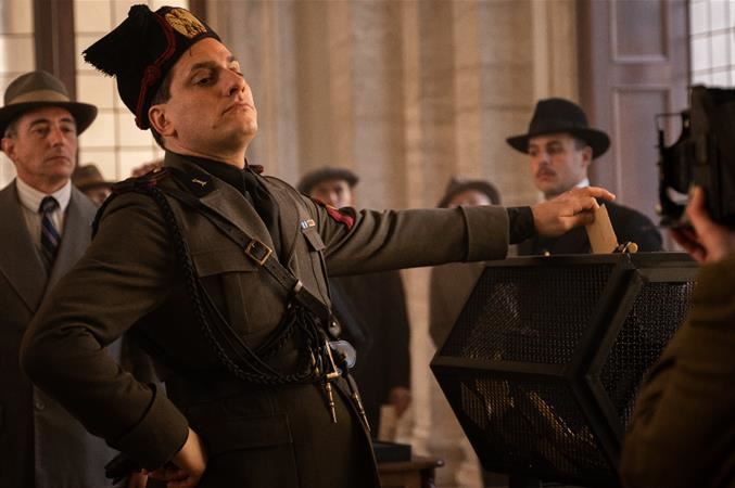 Serie tv biopic M - Il Figlio del Secolo con Luca Marinelli nei panni di Mussolini