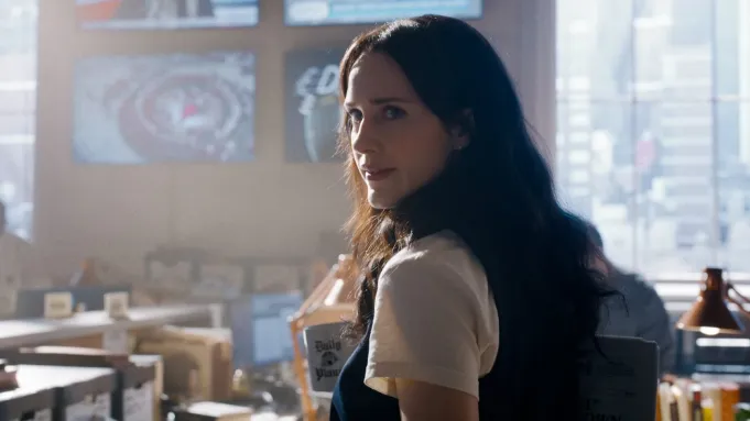 Film romance Saturn Return con Charles Melton, Rachel Brosnahan e Will Poulter