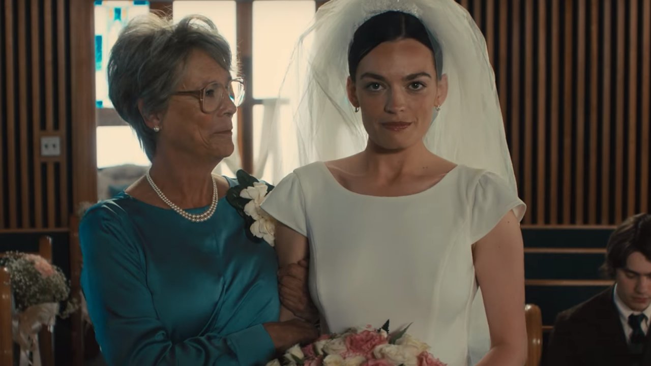 Ella McCay, Intervista a Jamie Lee Curtis