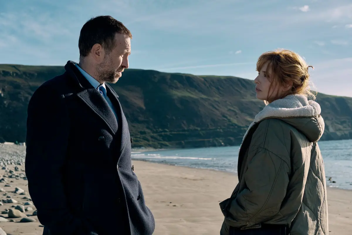 Under Salt Marsh, la nuova serie tv thriller con Kelly Reilly e Rafe Spall: trailer trama cast