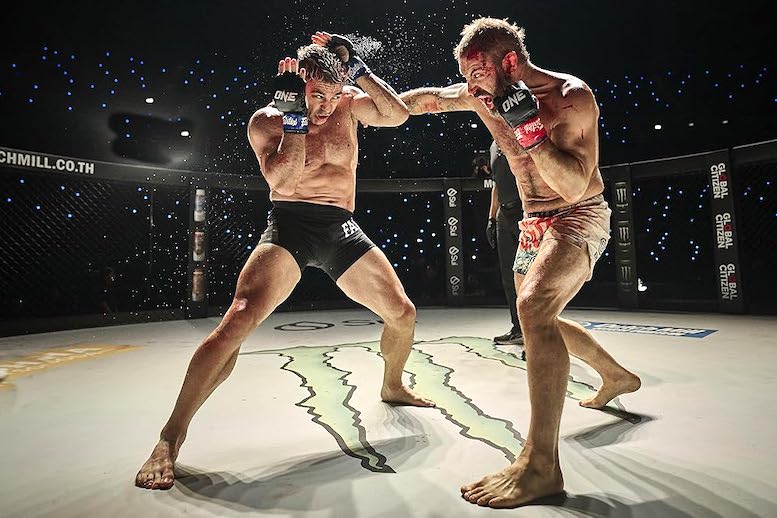 Film action Beast, lottatore di MMA, con Daniel MacPherson e Russell Crowe