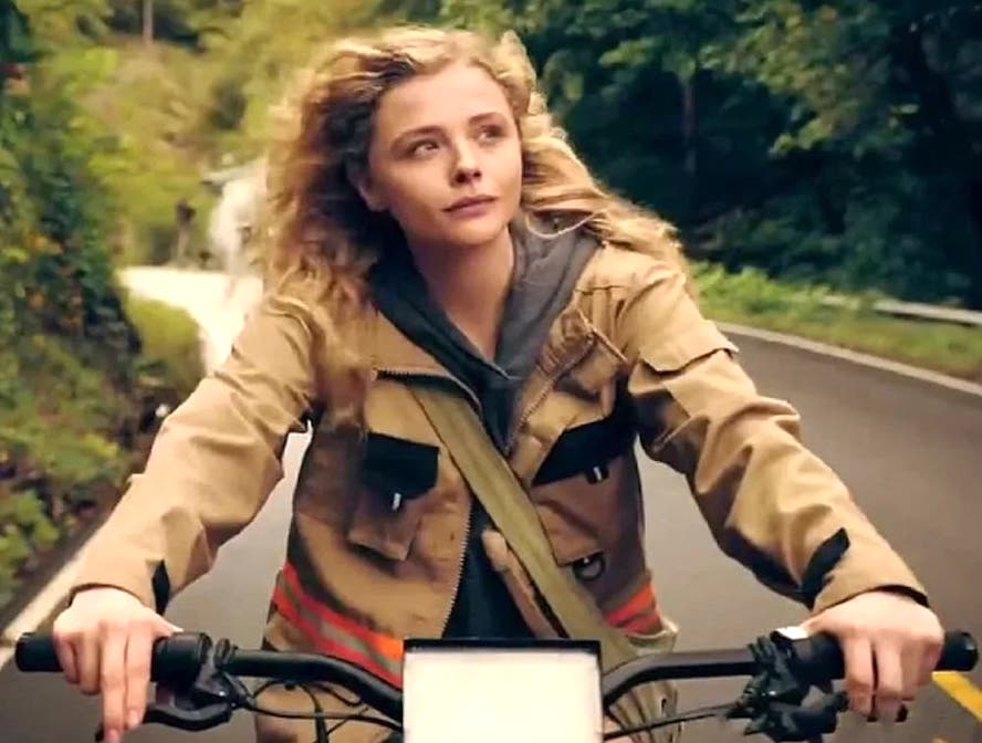 Film comedy Love Language, scrittrice di voti nuziali con Chloë Grace Moretz e Anthony Ramos